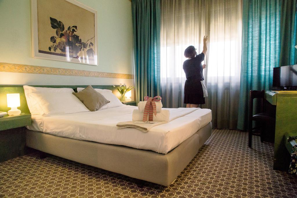 Hotel Salera Асти Екстериор снимка