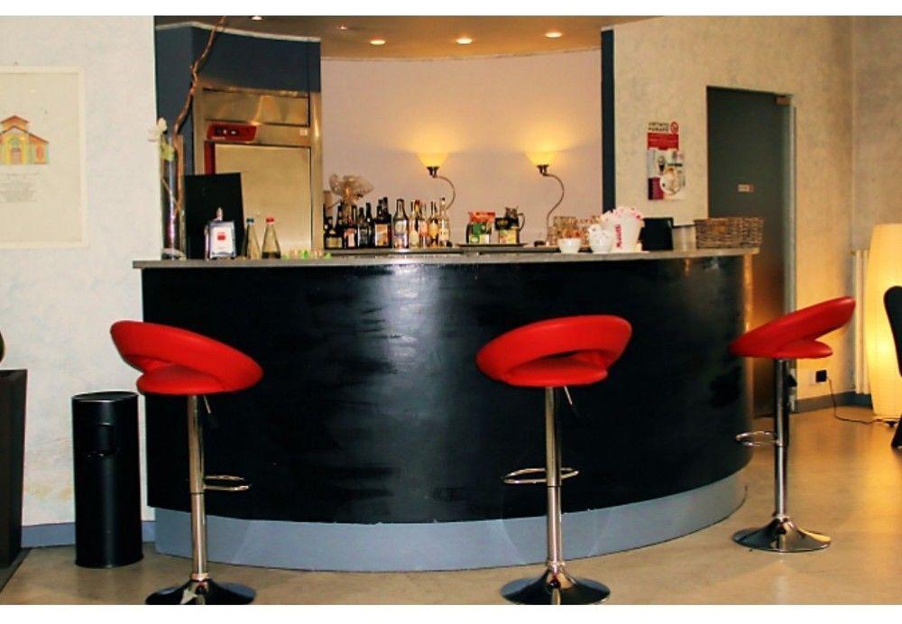 Hotel Salera Асти Екстериор снимка