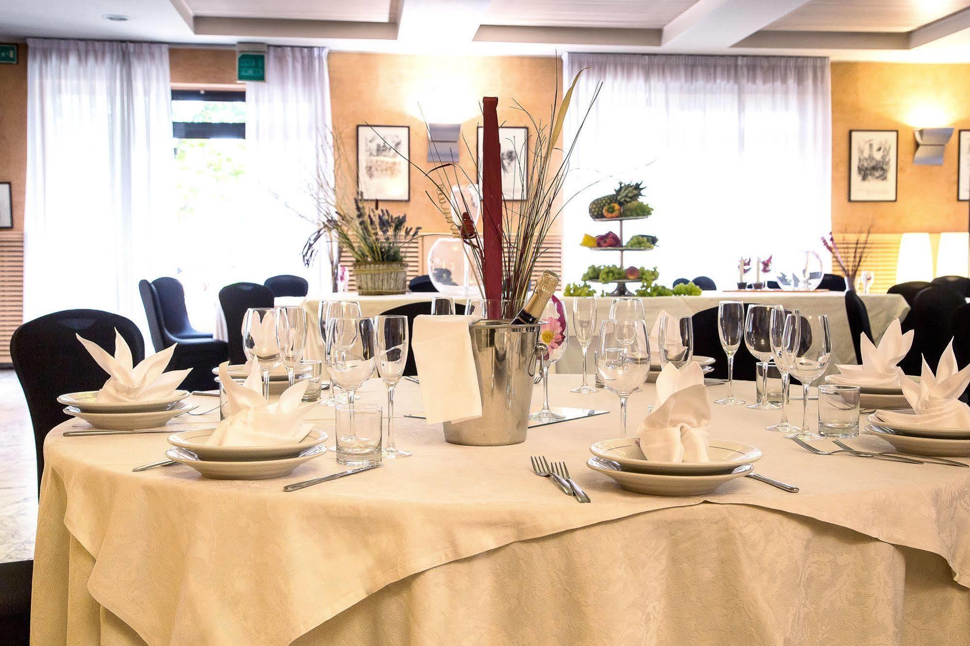 Hotel Salera Асти Екстериор снимка