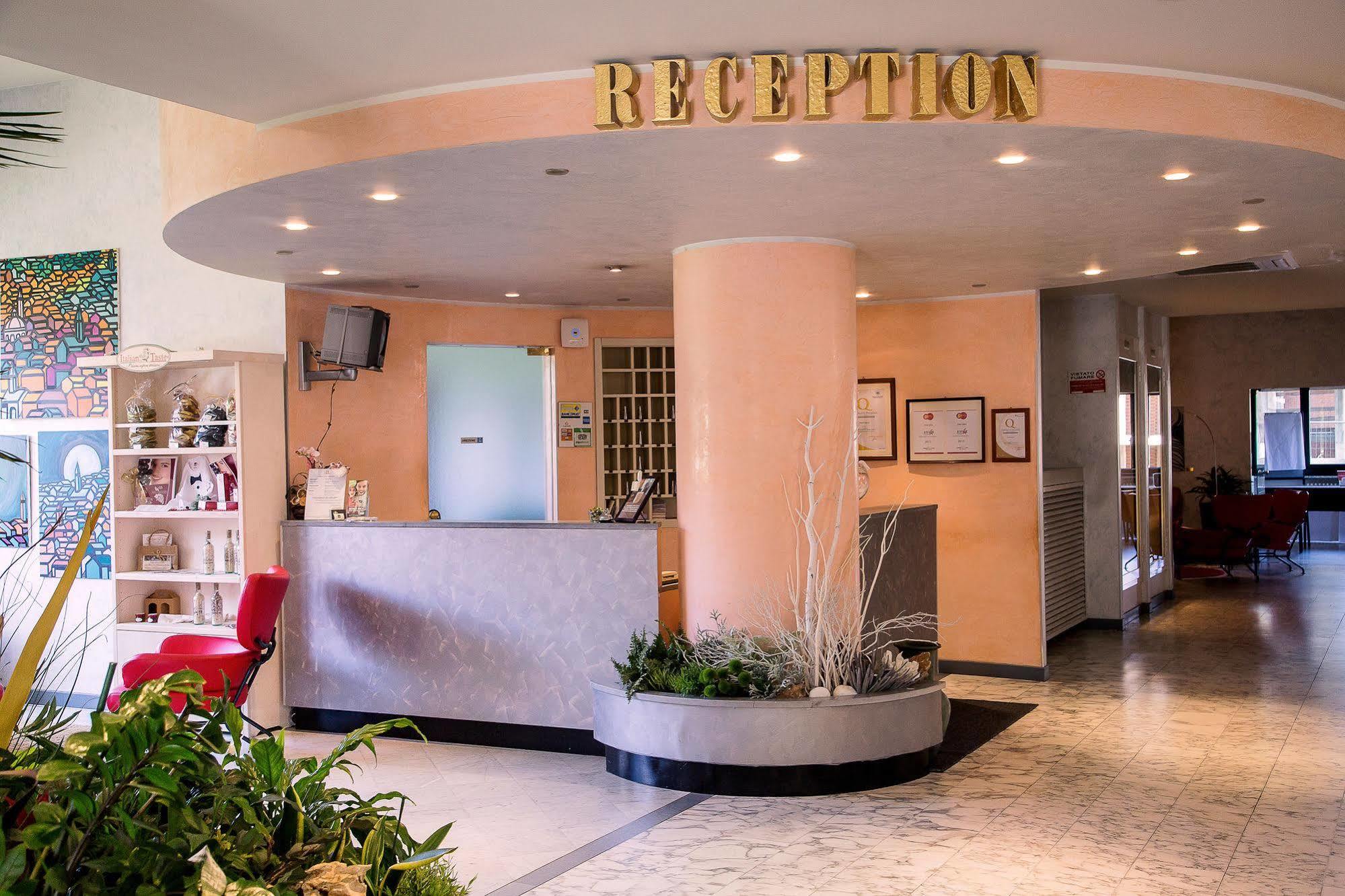 Hotel Salera Асти Екстериор снимка